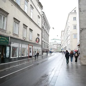 Appartamento Heart Of Vienna- Next To Albertina, Vienna