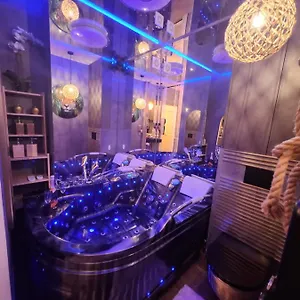  Apartament Wola Wyjatkowe Z Jacuzzi, Sauna I Fotelem Do Masazu - Exceptional In With Jacuzzi, Sauna And Massage Chair Polska