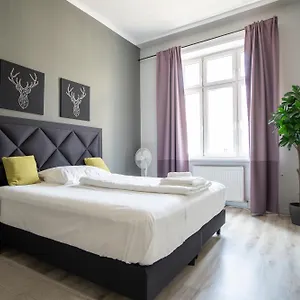 Brand New Renovated Near Augarten Apartment